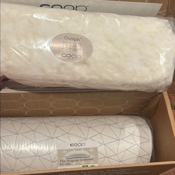 COOP Original Crescent Pillow- Queen - Picture 4 of 4